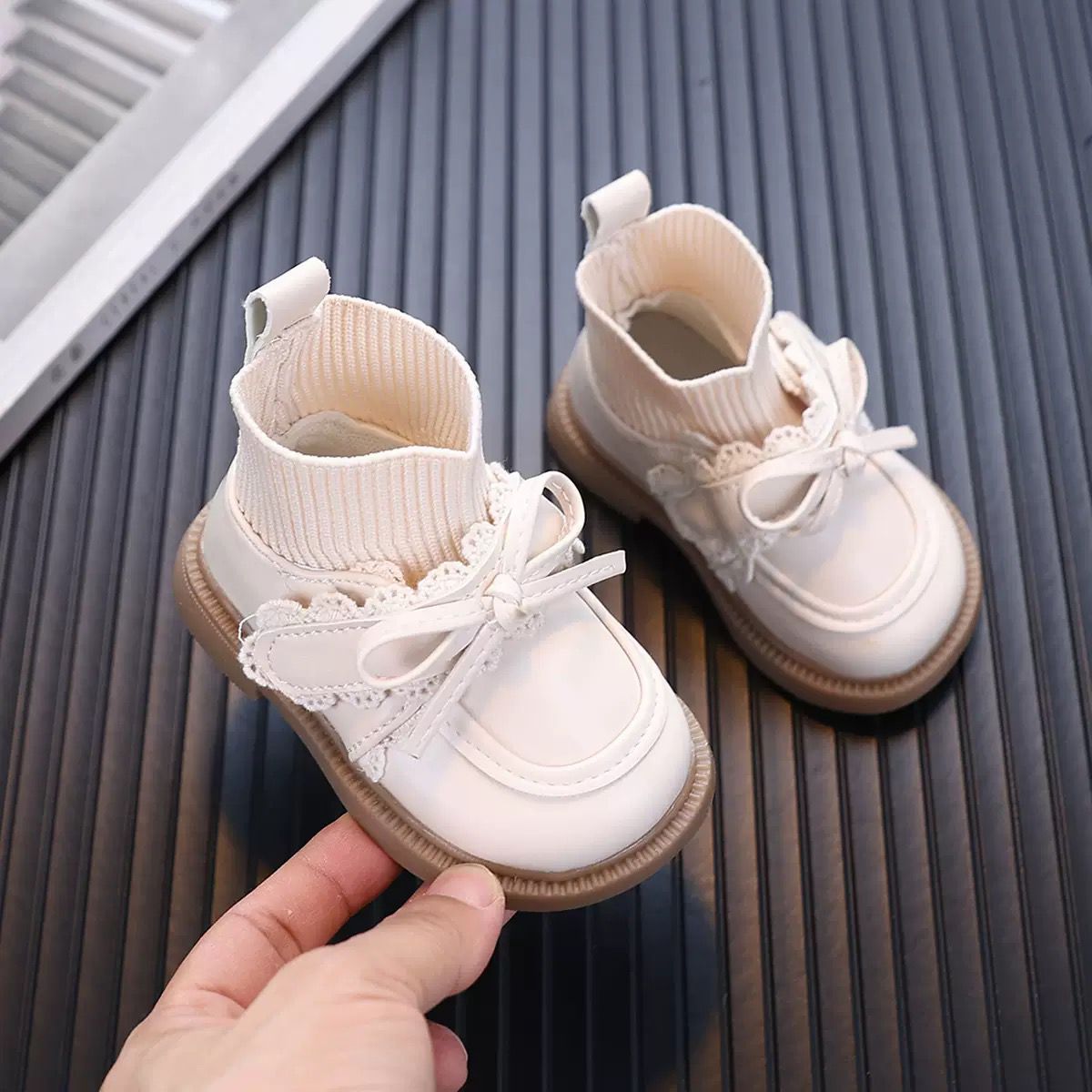 Girls boots - Image 2